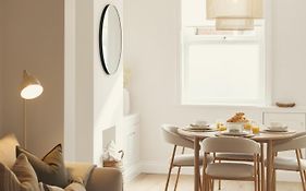Number 20-Free Parking And Walking Distance Into York